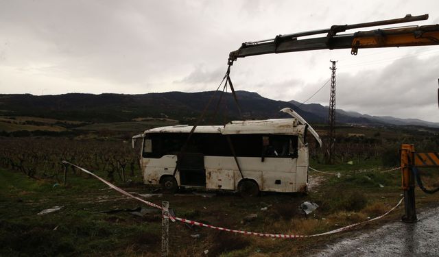 Devrilen midibüsteki 1 kişi öldü