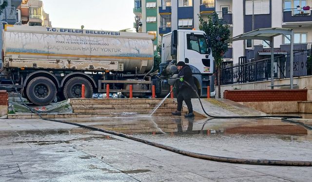 Efeler’de parklar pırıl pırıl oldu