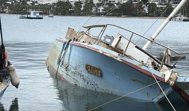 Ege'de kuvvetli rüzgar tekne batırdı
