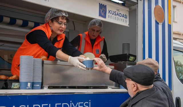 Kuşadası’nda içleri ısıtan ikram
