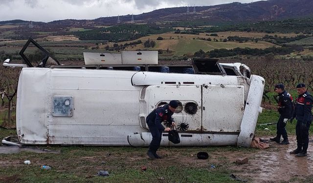 Midibüs devrildi: 25 kişi yaralandı