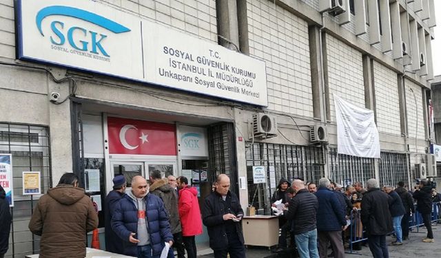 SGK duyurdu: Bu meslekleri yapanlar beklemeden emekli olabilecek!