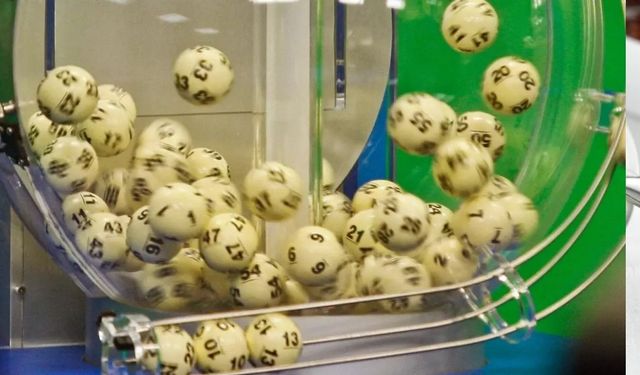 22 yıldır aynı numaraları oynayan adam piyangoyu kazandı!