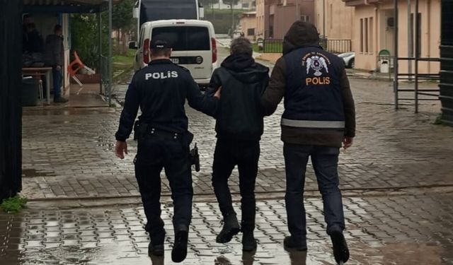 9 yıl hapis cezasıyla aranıyordu, Efeler’de yakalandı