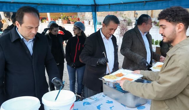 Başkan Yetişkin Işıklı Mahallesi'nde kardeşlik sofrası kurdu