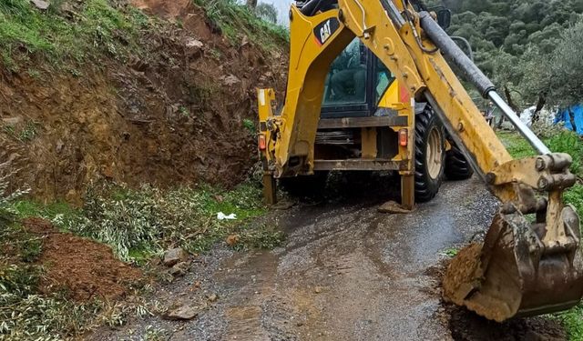 Efeler'in kırsal mahallesindeki kapanan yollar ulaşıma açıldı