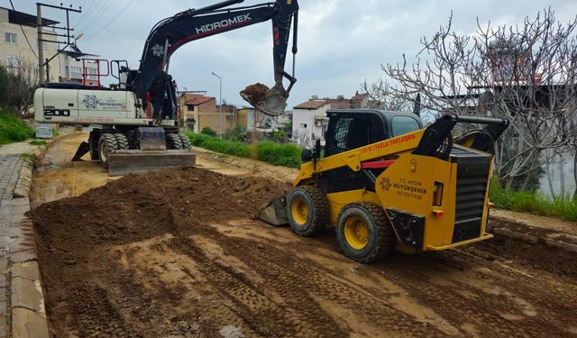 Büyükşehir’den 17 ilçede eş zamanlı yol hamlesi