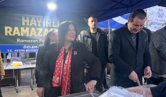 Çerçioğlu, binlerce Aydınlıya iftar yemeği dağıttı