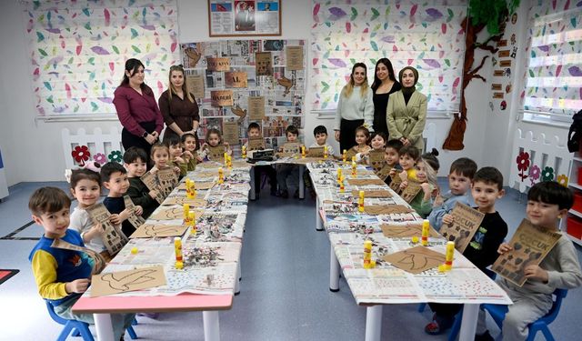Kuşadası’nda geleceğin spiker ve muhabirleri mikrofonda