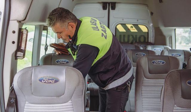 Kuşadası’nda zabıtadan servis araçlarına denetim