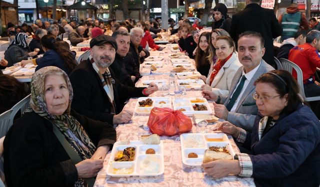 Söke Belediyesinin geleneksel iftar geleneği sürüyor
