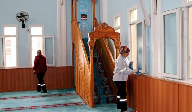 Söke’de ramazan öncesinde cami temizliği