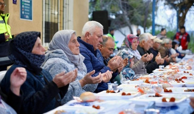 Didim Belediyesi Batıköy Mahallesi’nde iftar sofrası kurdu