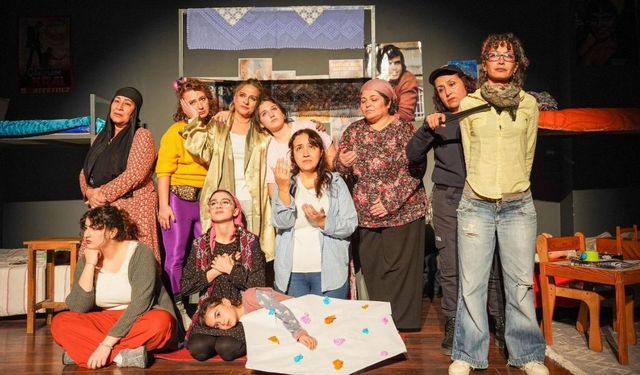 Didim’de “Kadın Kadına Özgürlük” oyunu büyük beğeni topladı