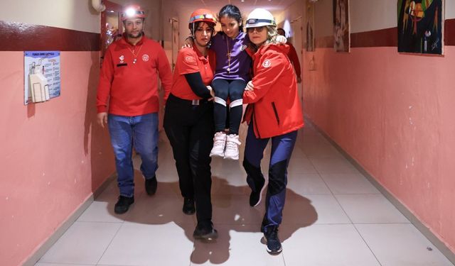 Efeler’de miniklere afet eğitimi