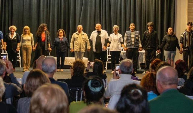 Kuşadası’nda tiyatro coşkusu başladı