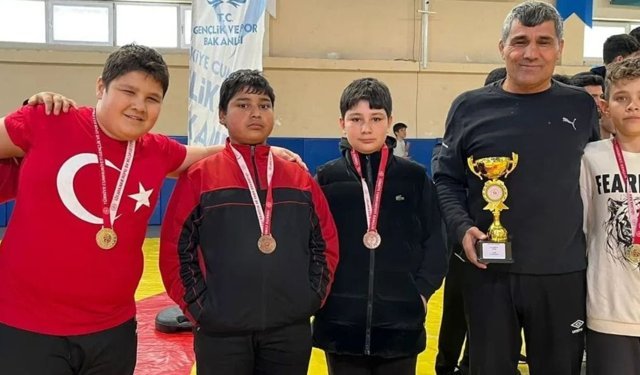 Kuyucaklı güreşçiler adından söz ettirdi