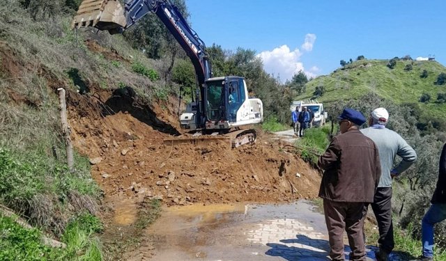 Efeler’de yollar açıldı