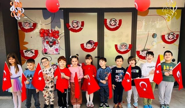 Efeler’in minikleri 23 Nisan’ı renkli etkinliklerle kutladı