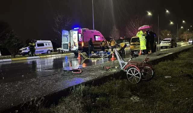 Taksiciyle çarpışan bisiklet sürücüsü öldü