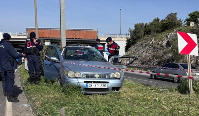 Kahreden kaza: Refüje çarpan araçtaki bebek öldü