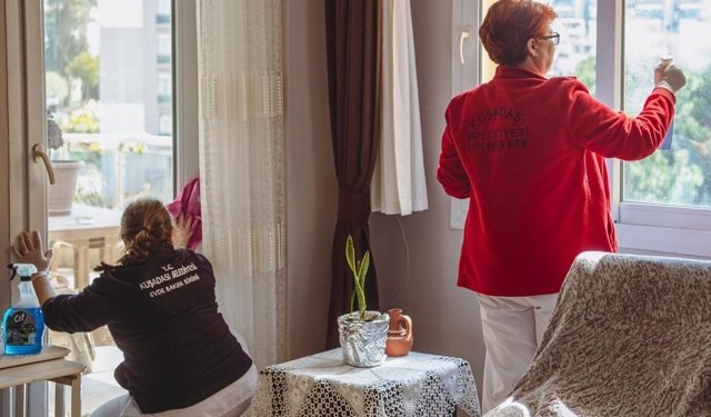 Kuşadası’nda evde bakım hizmetiyle hayatlar değişiyor