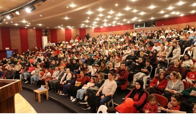 Nazilli’de sahne minik oyuncuların oldu