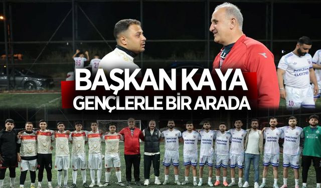 Başkan Kaya, gençlerle halı saha turnuvasında buluştu