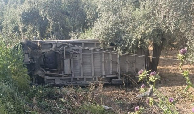Can pazarı yaşandı: İşçi servisi tarlaya savruldu, 12 yaralı