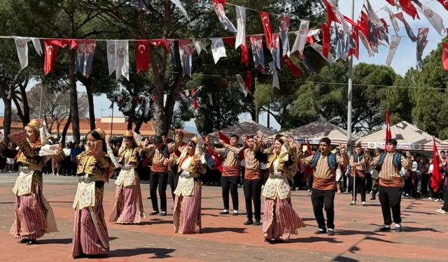 Kuyucak'ta bayram coşkusu: Cumhuriyet Meydanı şenlendi