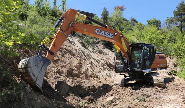 Madran’da çöken yol yenilendi: Belediye ekipleri seferber oldu