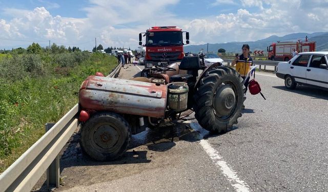 Feci kaza: Minibüs traktöre çarptı, 1 kişi öldü, 3 kişi yaralandı