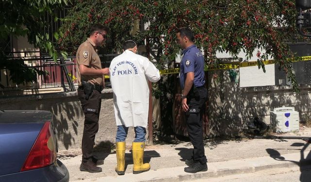 Alevlerin sardığı evde can pazarı: 1 kişi hayatını kaybetti