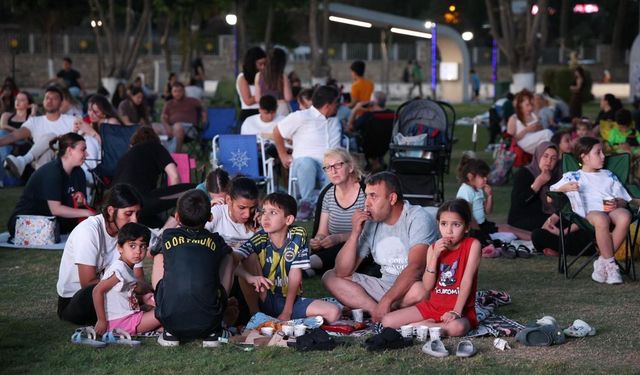 Aydın’da açık hava sinemasına yoğun ilgi