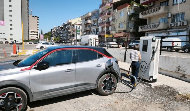 Efeler’de otoparklarda şarj dönemi başladı