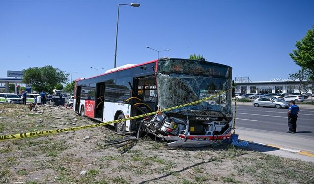 Ticari araçla çarpışan otobüs yayaya çarptı: 1 ölü, 9 yaralı