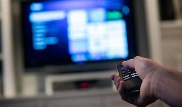 Araştırma şaşırttı: Evliler televizyon başında daha fazla vakit geçiriyor