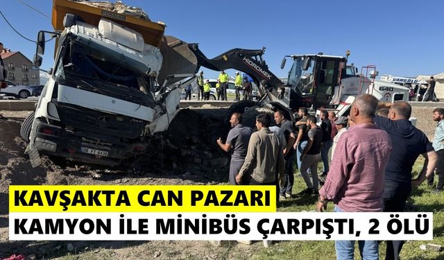 Kavşakta can pazarı: Kamyon ile minibüs çarpıştı, 2 ölü