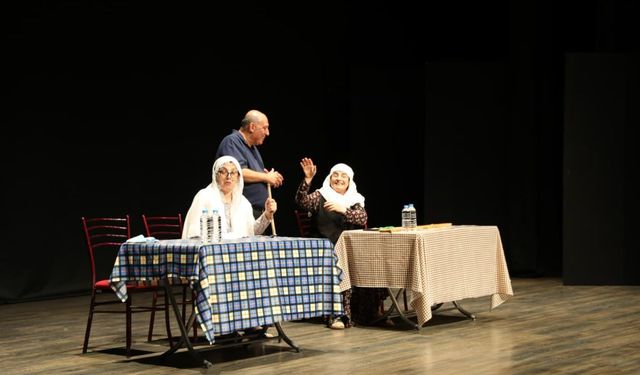 “Lokanta” oyunu Aydınlılardan tam not aldı
