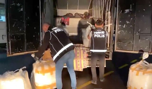 Uyuşturucuya büyük darbe! 1,9 ton uyuşturucu, 725 bin hap ele geçirildi