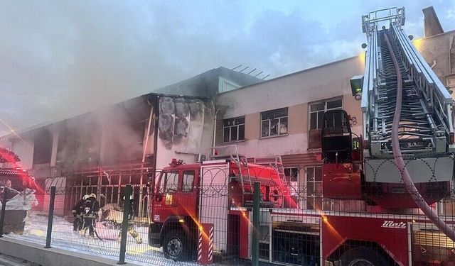Alevlerin içine girdi, şehit olarak döndü