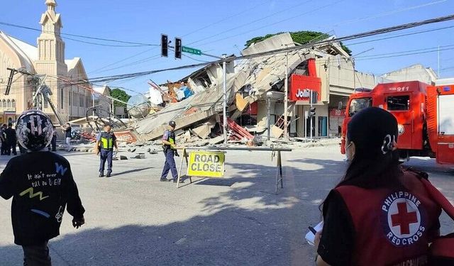 7,8 büyüklüğünde deprem oldu: Tsunami alarmı verildi