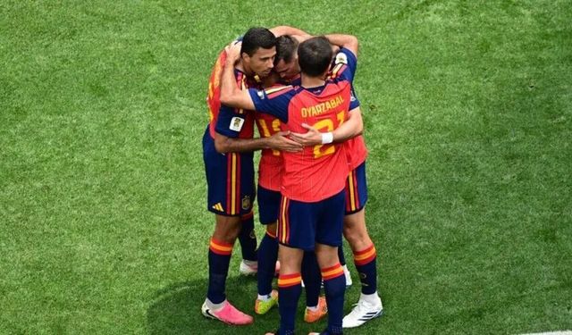 İspanya'dan yarı final yürüyüşü