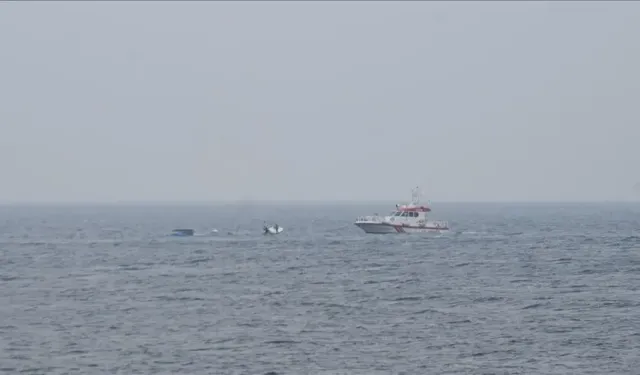 Alabora olan teknede can pazarı: 3 kişi kurtuldu, 3 kişiden haber yok
