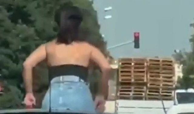 Trafiği tehlikeye düşüren sürücüyle yolcu gözaltına alındı