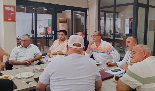 Kuşadası CHP İlçe Başkanlığı'nda yeni yönetim görev dağılımını yaptı