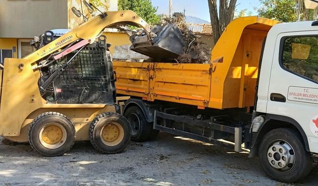 Efeler’de temizlik seferberliği: Ekipler gece gündüz sahada