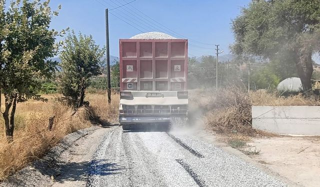 Efeler’in ulaşımında yeni hamle: Umurlu ve Emirdoğan yolları asfaltlanıyor