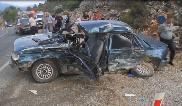Feci kaza! Tır ile otomobil çarpıştı: 1 ölü, 3 yaralı