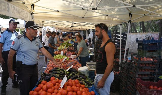 Kuşadası’nda pazarlarda sıkı denetim! Zabıta tek tek kontrol ediyor